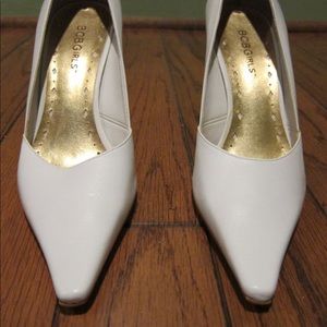 BCBGIRLS Women Heels Size US 5.5 White Pointy Toe